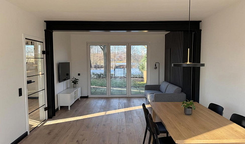 Completely renovated in 2025/26. Direct waterfront location. 2 terraces. A peaceful oasis near the A31 motorway (approx. 2 hours from North Rhine-Westphalia).