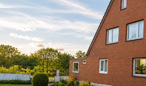 ++ Detached house with potential and a plot of land for new construction.