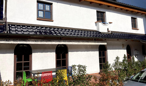 Spacious detached house with a Mediterranean flair, located in a central yet quiet area of Sandweier.