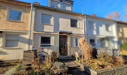 Completely renovated, family-friendly terraced house with a lovely garden, located in a quiet, natural setting in Plochingen.