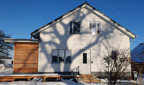 High-quality 2-room apartment with separate entrance available for rent in Bäk, near Ratzeburg.