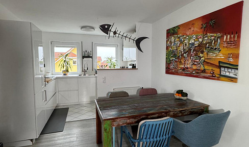 Bright 4-room apartment in a quiet location, offered privately, with no agency fees.