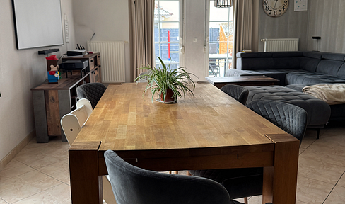 Semi-detached house in Hönow/Hoppegarten – 6 rooms, 130m², plus 50m² basement, located on a corner plot.