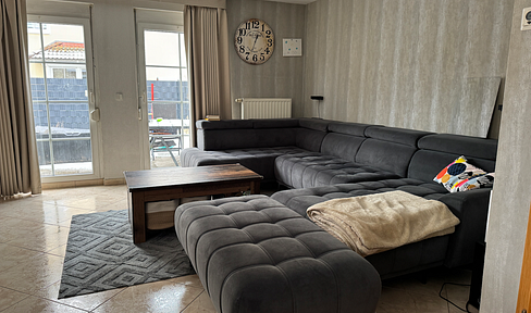 Semi-detached house in Hönow (Hoppegarten) – quiet location, close to Berlin, with easy access to the A10 motorway and U5 subway line.