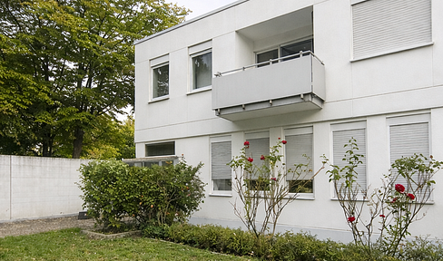 Helle, gut geschnittene 2-Zi-Wohnung mit Küche und Balkon