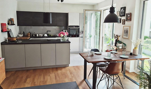 Commission-free: Exclusive 3-room apartment with a water view of the Tarpenbek river, built in 2019, in a quiet location.