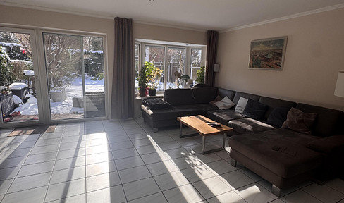 Semi-detached house with garden & fireplace, for sale by owner.