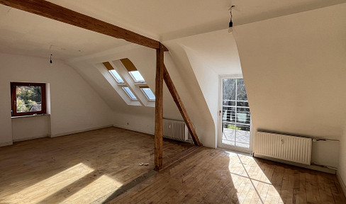 Dachgeschosswohnung mit Balkon und neu saniertem Badezimmer
