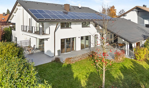 For sale by owner in Kronwieden: Plenty of space for modern, family-friendly living, with a home office.