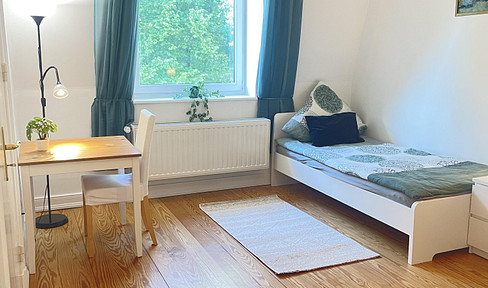 Furnished employee apartment in Hamburg | 3 bedrooms | Accommodates up to 5 people | All-inclusive.