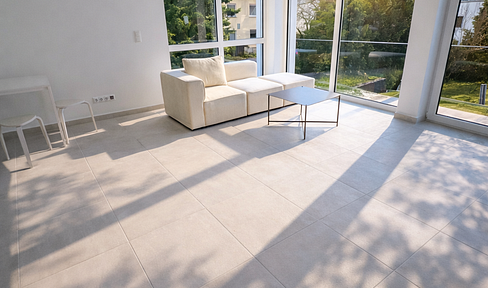 New construction! Furnished penthouse apartment in a QNG-certified green building in Kelsterbach.