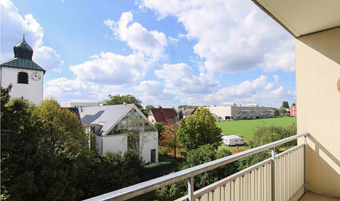 From May 1st, a freshly renovated 3-room apartment with a balcony and a new fitted kitchen will be available.