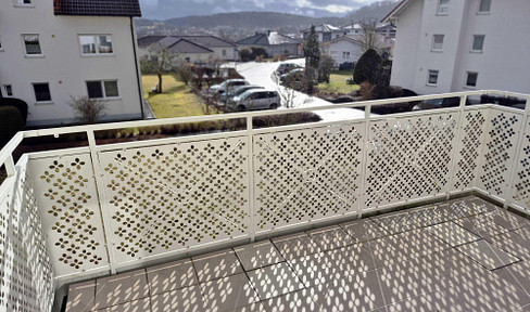 Quiet 3-room apartment in the Waldstadt district of Hilden, with a large balcony and stunning views – no commission fees.