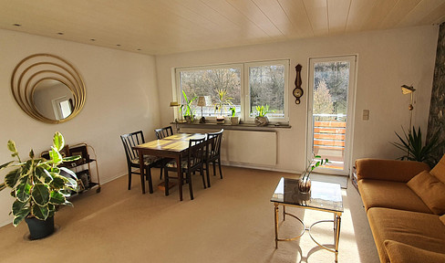 Apartment with park views and a large balcony, located in the heart of Stuttgart: bright 2-room apartment with elevator.