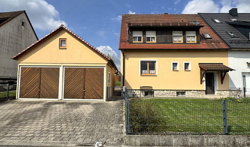 Semi-detached house in a beautiful location, with no service charges.