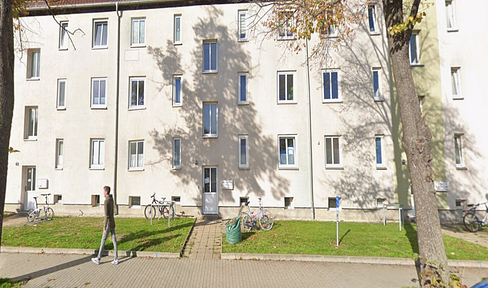 Quiet living in the north of Jena: 2-room apartment (46 m²) with fitted kitchen, ground floor.