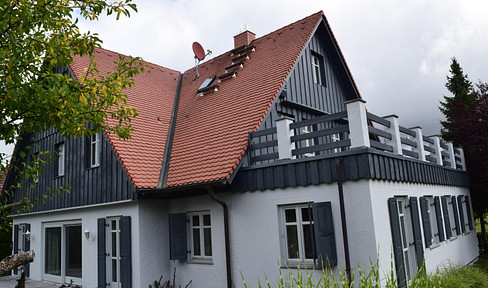 Top multi-generational home in a Franconian country house style – natural elegance in Oberreichenbach.