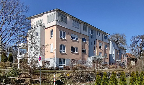 Bright, spacious 3-room penthouse apartment.