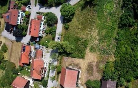 Spacious building plot in the center of Haunshofen.