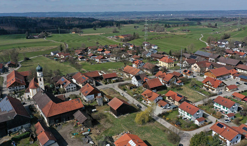 Grosszügiges Baugrundstück im Ortskern von Haunshofen