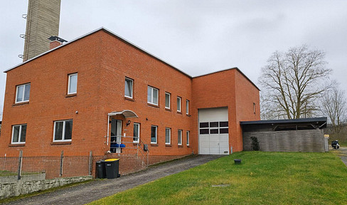 Attraktives Wohn- und Gewerbeensemble: 4 Wohneinheiten mit großer Lagerhalle und 2300m² Grundstück