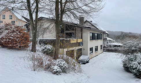 Detached house, no realtor fees.