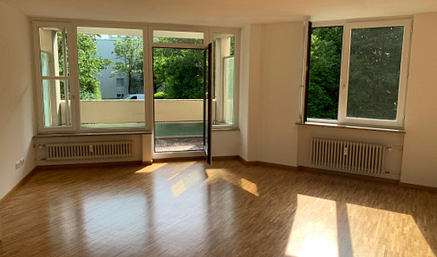 Investment property on Gottfried-Böhm-Ring in Sendling: Bright 2-room apartment with a large balcony and fitted kitchen!