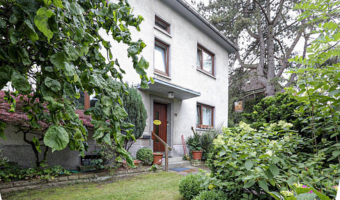 Three-family townhouse in a quiet and green location in Hamburg-Heimfeld.