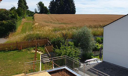 150 m², bright, quiet apartment on the outskirts of Diedorf.