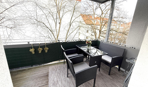 Living in Stuttgart-South: 3-room apartment with balcony and underground parking space.
