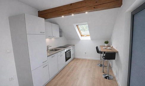 Completely renovated 2.5-room apartment with a new bathroom, fitted kitchen, balcony, and garage in Löwenstein.