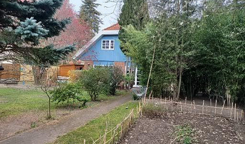 Charming detached single-family house in the historic Alt-Rudow district.