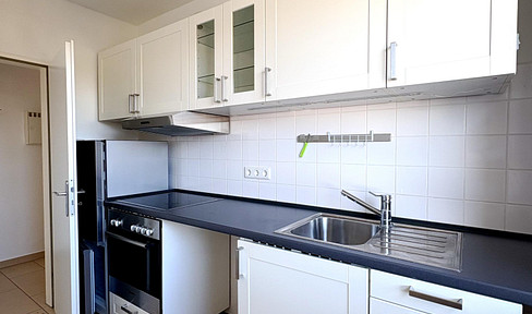 Well-maintained 2-room apartment in a quiet multi-family building in Alt-Fechenheim.