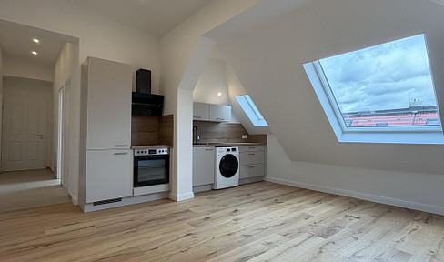 New construction in a historic building - Bright and spacious attic apartment in Berlin-Schöneberg.