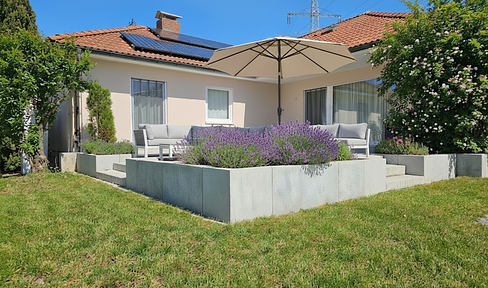Modern bungalow with a large garden, plenty of privacy, and energy efficiency rating A+.