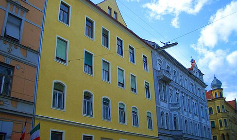Apartment in a Historic Building, Jakomini District.