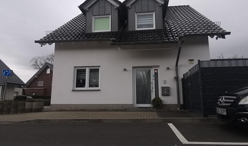 Detached house with a separate apartment for sale in 59457 Werl.