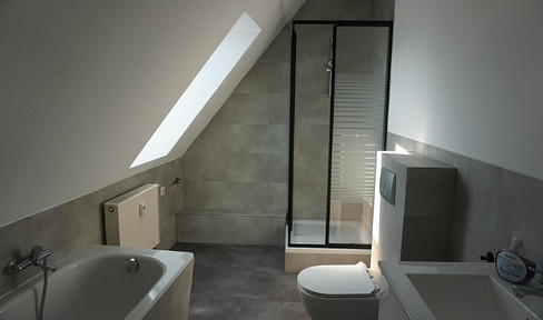 Spacious maisonette apartment with a fitted kitchen.