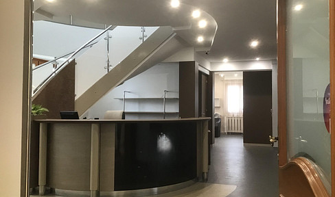 Live and work where others go on vacation: Practice/office space with apartment in the center of Neusiedl am See.