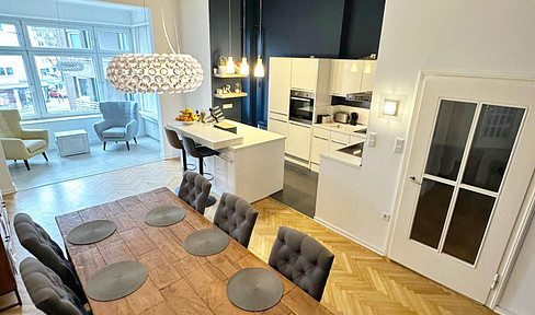 Spacious and well-laid-out 5-room apartment with character, located in Pempelfort.