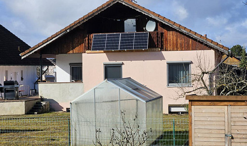 Detached single-family house with a double garage, approximately 170 square meters of living space.