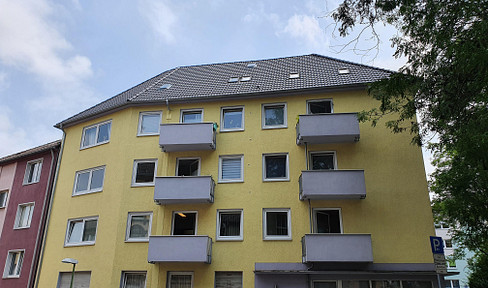 Quiet city location: Beautiful 2-room apartment with balcony on the top floor - ideal for singles.