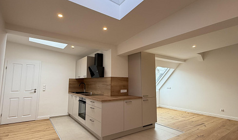 Neubau im Altbau - Lichtdurchflutete Dachgeschosswohnung in Berlin-Schöneberg