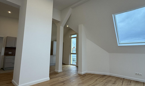 Neubau im Altbau - Lichtdurchflutete Dachgeschosswohnung in Berlin-Schöneberg