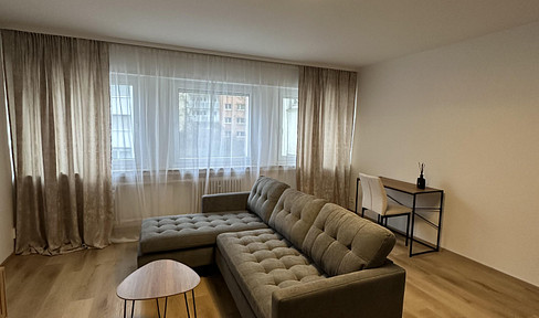 High-quality renovated 2.5-room apartment with panoramic views – Stuttgart city center.