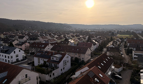 PROVISIONSFREI: Sanierter Wohntraum mit 9. OG Fernblick & Balkon - Einziehen & Wohlfühlen