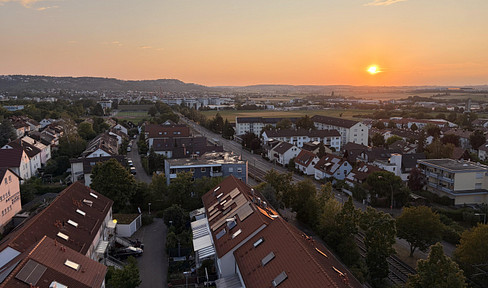 ERSTBEZUG: Sanierter Wohntraum mit 9. OG Fernblick & Balkon - Einziehen & Wohlfühlen