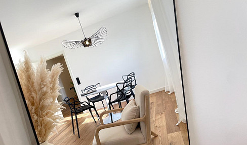 PROVISIONSFREI: Sanierter Wohntraum mit 9. OG Fernblick & Balkon - Einziehen & Wohlfühlen