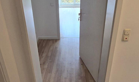 Erstbezug nach Sanierung: Zentrale 1 Zi. Wohnung mit Küche, neuem Bad, Tiefgarage & Aufzug