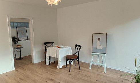 Modern, recently renovated 2-room apartment on the 2nd floor with a balcony in Gladbach.